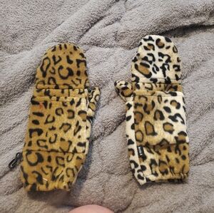 Cheetah Mittens